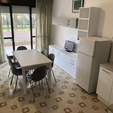 Appartamenti Meridiana Lignano Sabbiadoro Bagian luar foto