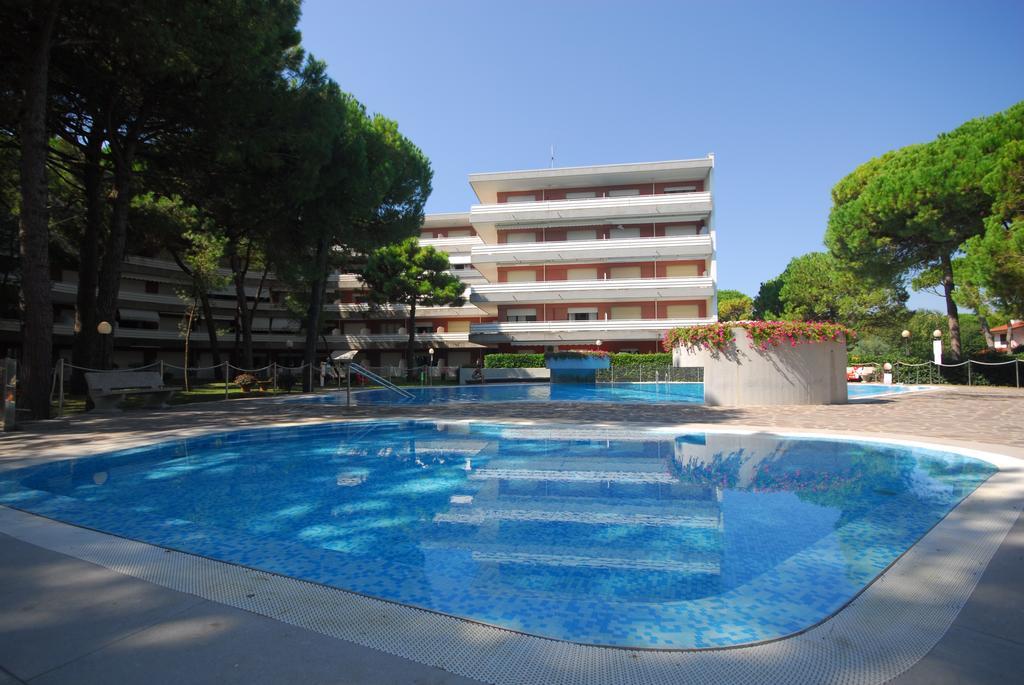 Appartamenti Meridiana Lignano Sabbiadoro Bagian luar foto