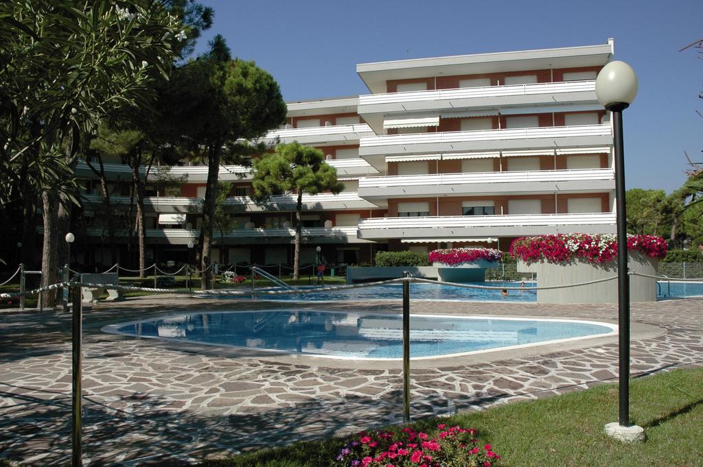 Appartamenti Meridiana Lignano Sabbiadoro Bagian luar foto